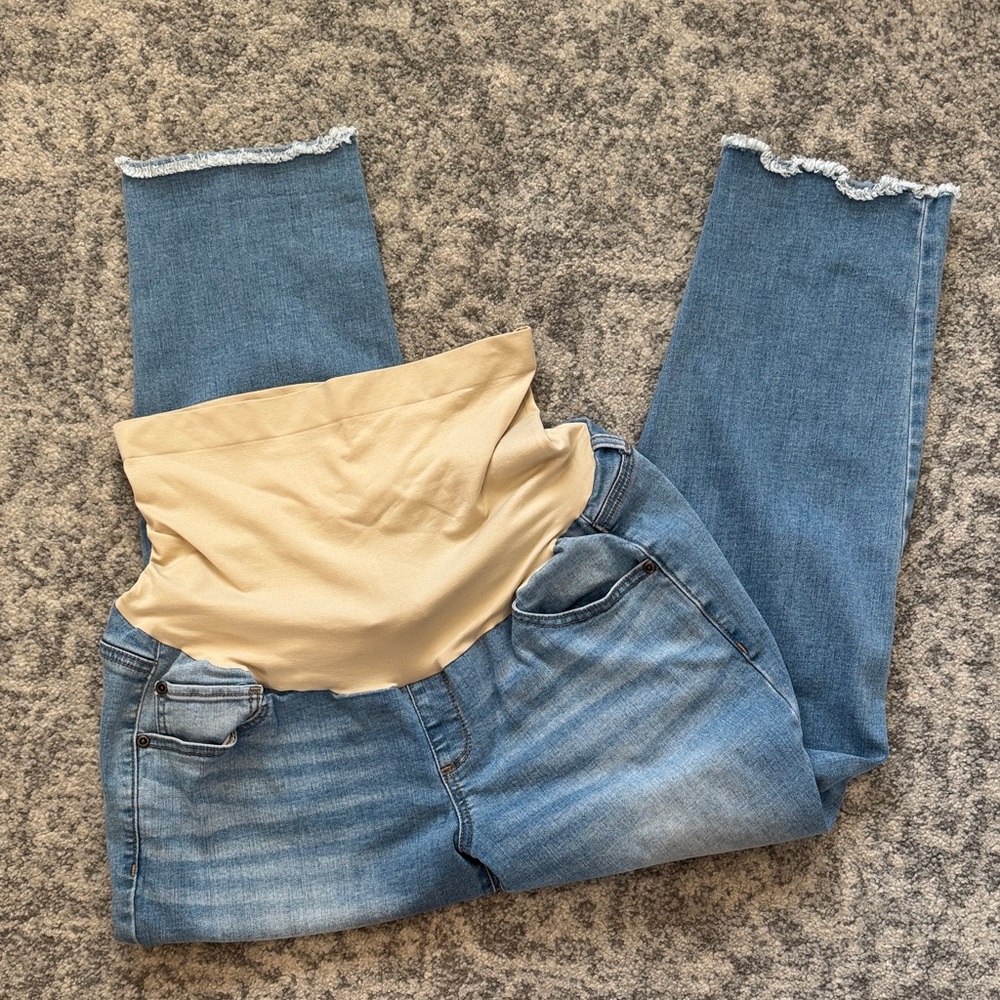 a:glow Maternity Distressed Crop Jeans